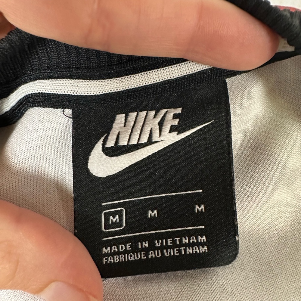 Nike Black Tropical Print Crewneck Size Medium - Picture 4 of 4